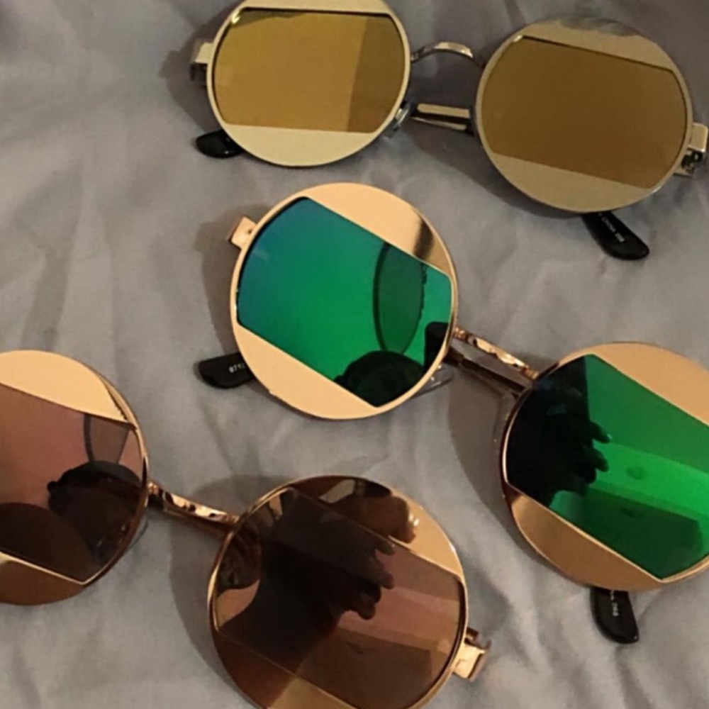 Sunglasses. - Picture 7 of 11